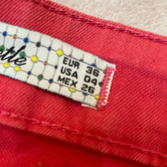 I am selling wide leg pink pants which is very comfortable and just like new - Picture 3 of 4